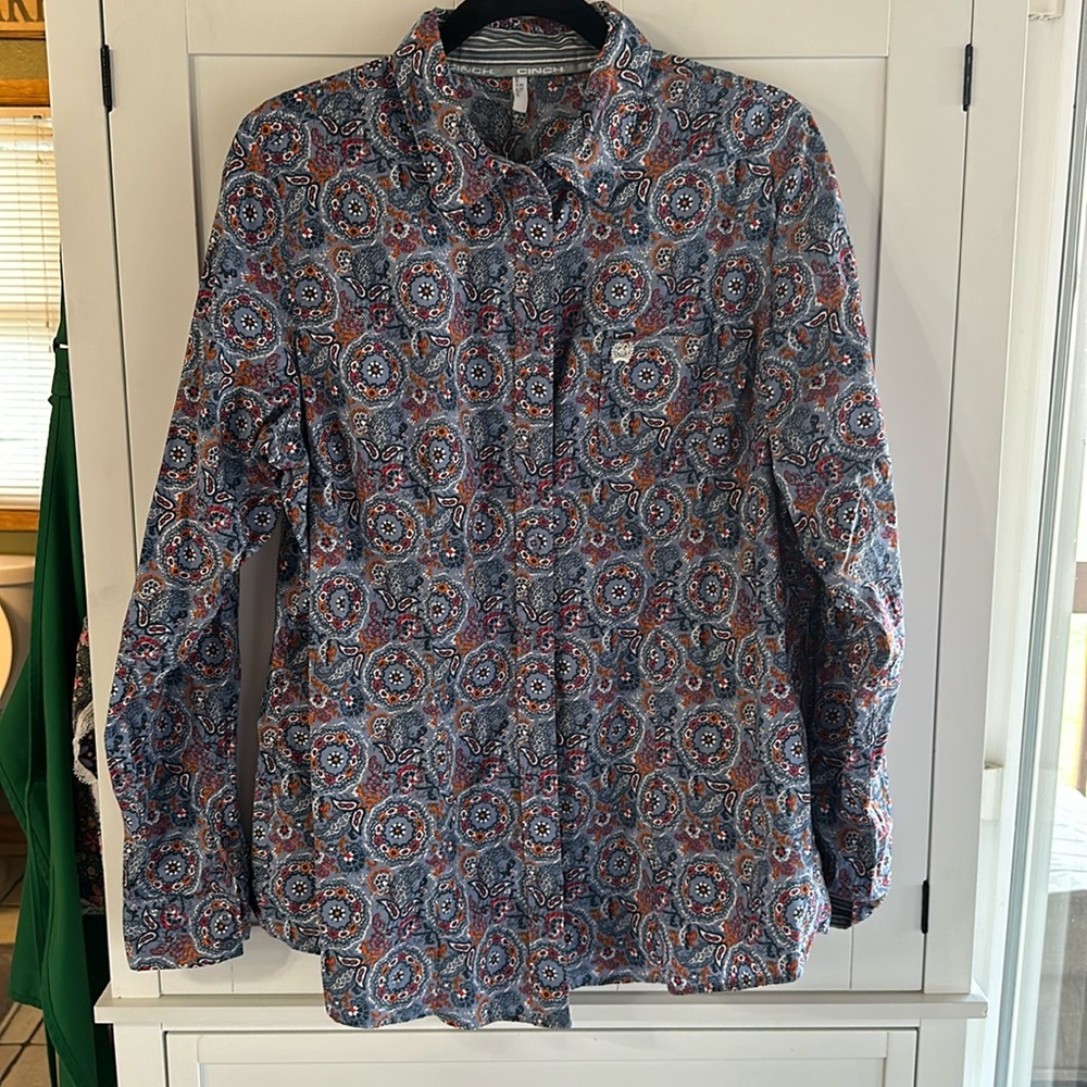 Cinch Women’s XXL Button Down Light Blue Paisley Shirt